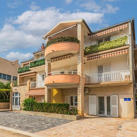 Apartments Daniela Макарска Экстерьер фото
