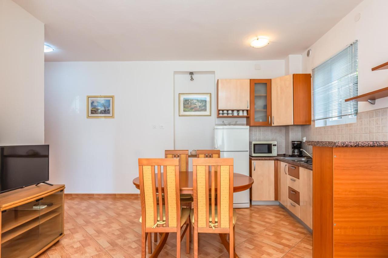 Apartments Daniela Макарска Экстерьер фото
