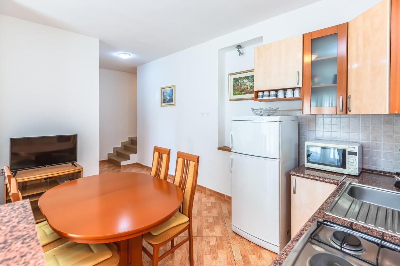 Apartments Daniela Макарска Экстерьер фото
