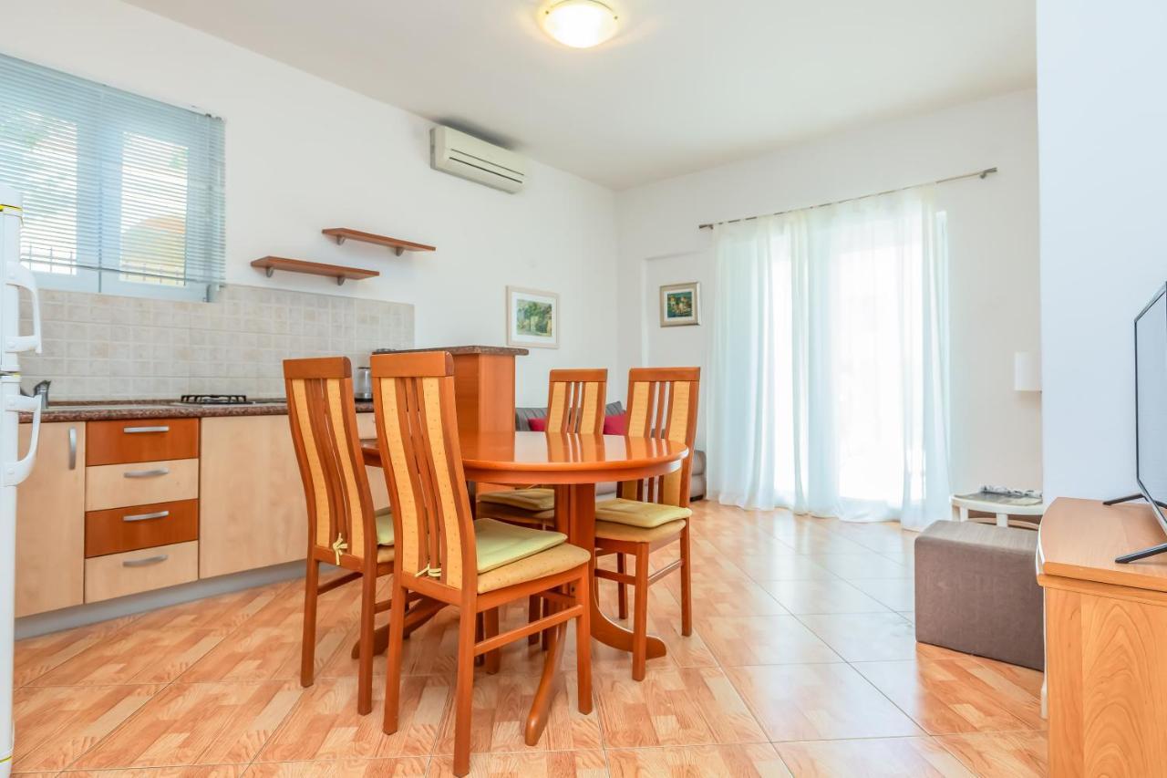Apartments Daniela Макарска Экстерьер фото