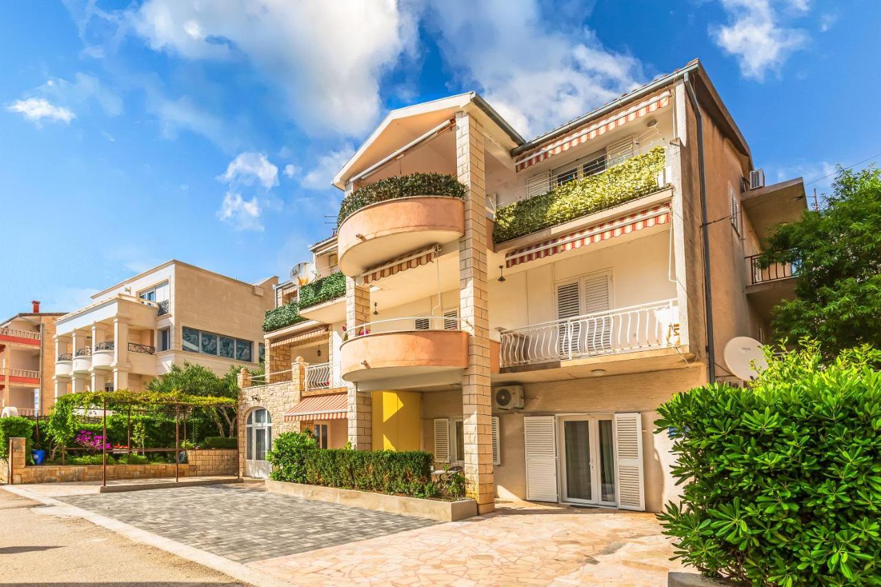 Apartments Daniela Макарска Экстерьер фото